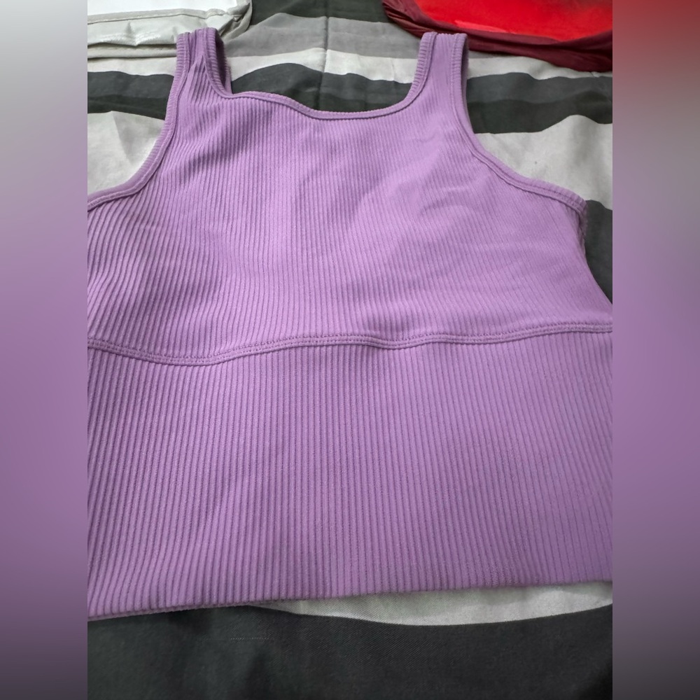 Lululemon tank top. Like new size 4 - Picture 3 of 6